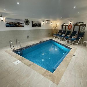 Alina Boutique Living